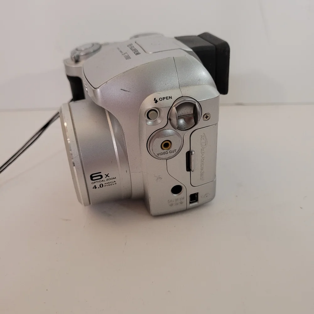 FujiFilm S3100 Digital Camera